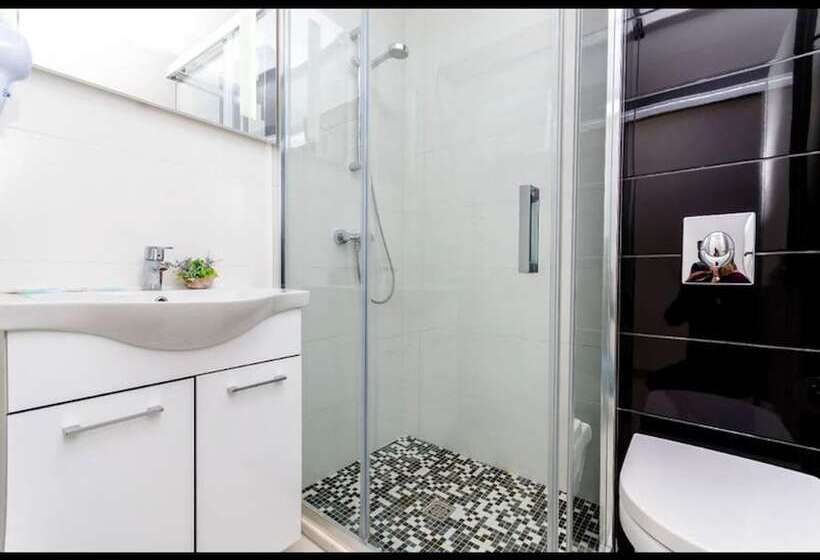 ペンション Room In Guest Room   All Saints Suites B&b Kastela   Double Room