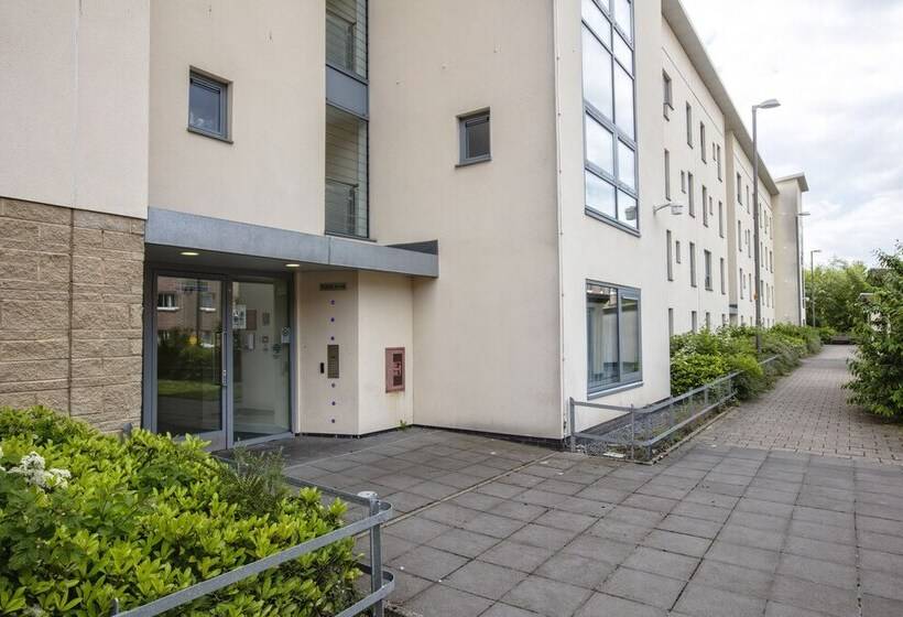 بنسيون Seabraes Apartments And Rooms