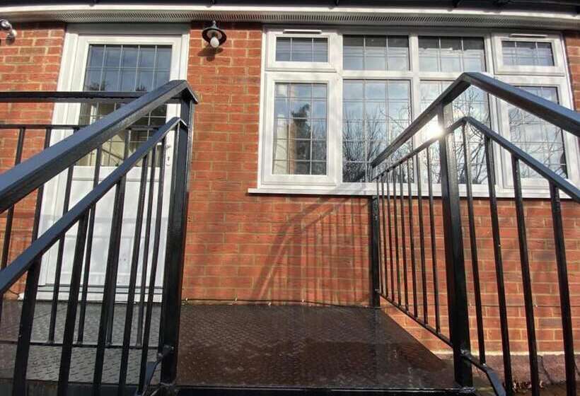 Резиденция 1 Bed Unit 10 Minute Drive From Hellfire Caves