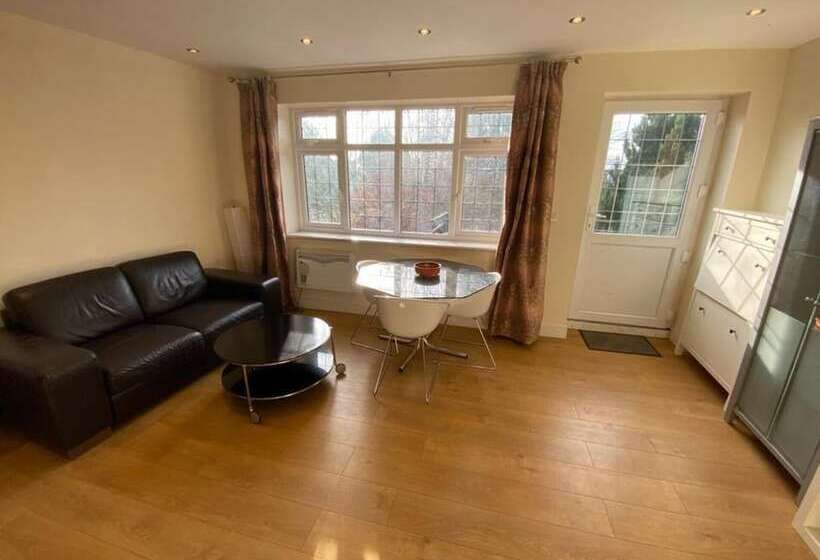 Резиденция 1 Bed Unit 10 Minute Drive From Hellfire Caves