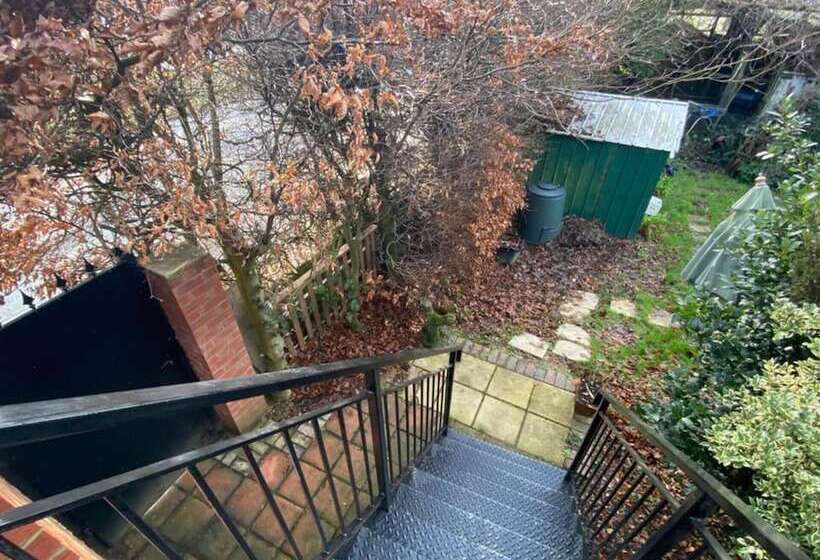 Резиденция 1 Bed Unit 10 Minute Drive From Hellfire Caves