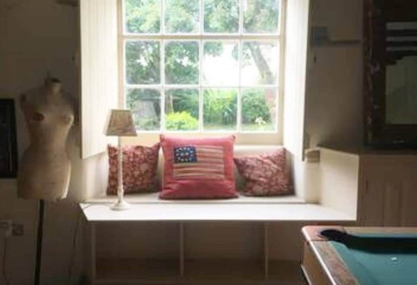 Beautiful 6 Bed Home In Brecon