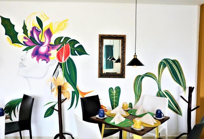 ホテル 12 Bees By Kavia