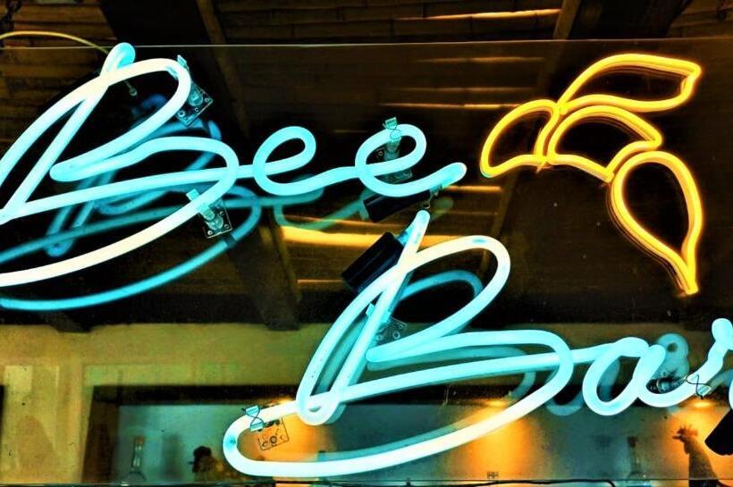 ホテル 12 Bees By Kavia