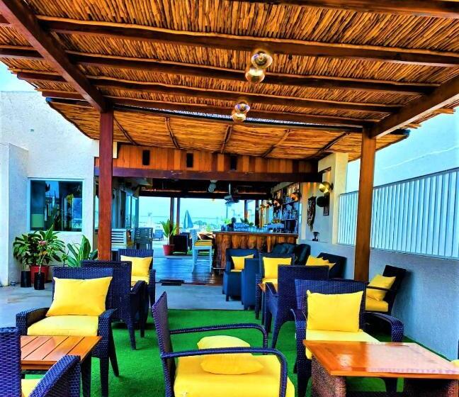 ホテル 12 Bees By Kavia