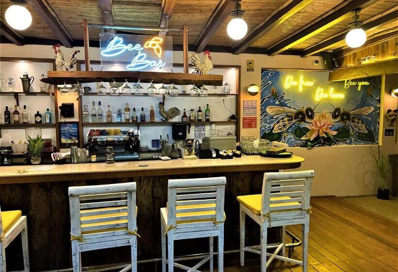 ホテル 12 Bees By Kavia