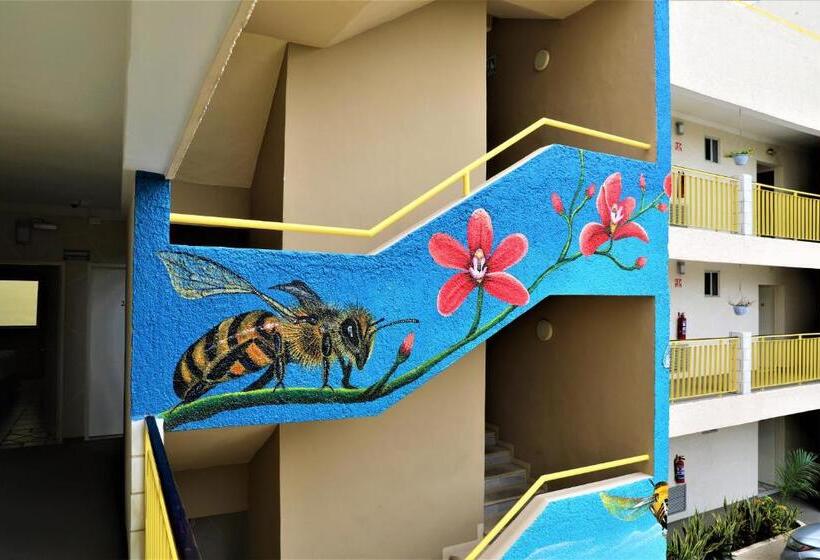 ホテル 12 Bees By Kavia