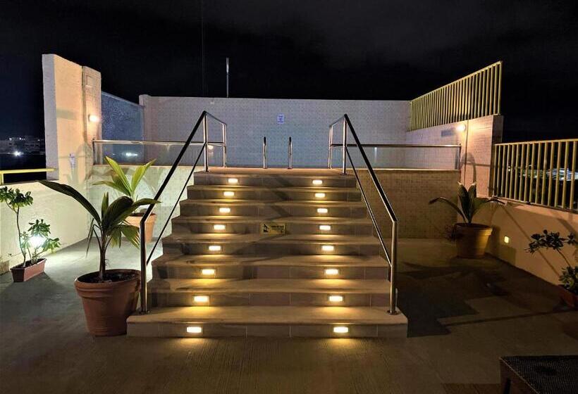 ホテル 12 Bees By Kavia