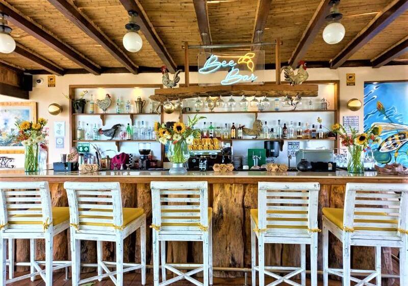 ホテル 12 Bees By Kavia