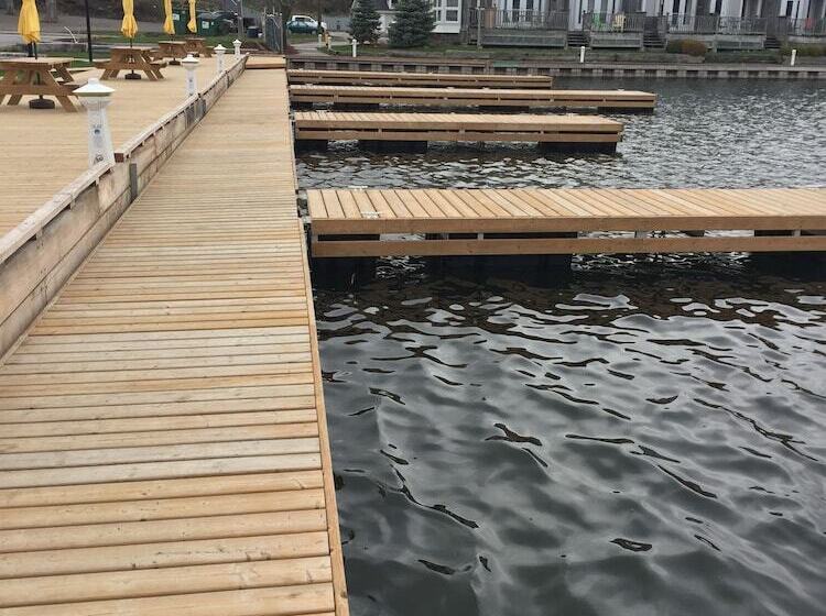 فندق Picton Harbour Inn