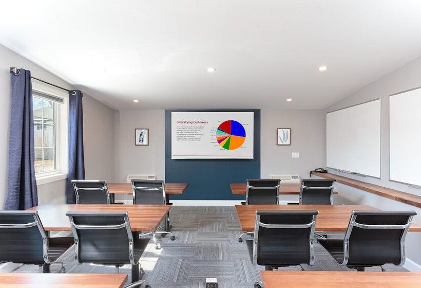 فندق Picton Harbour Inn