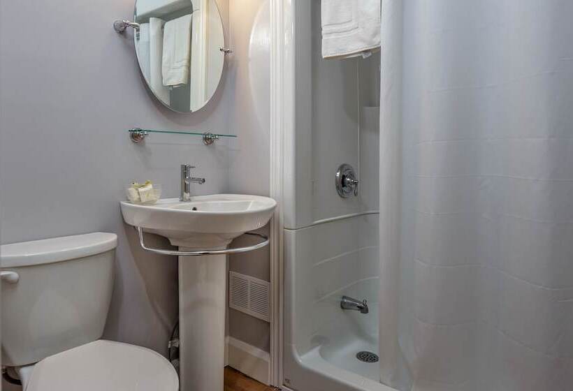 فندق Picton Harbour Inn