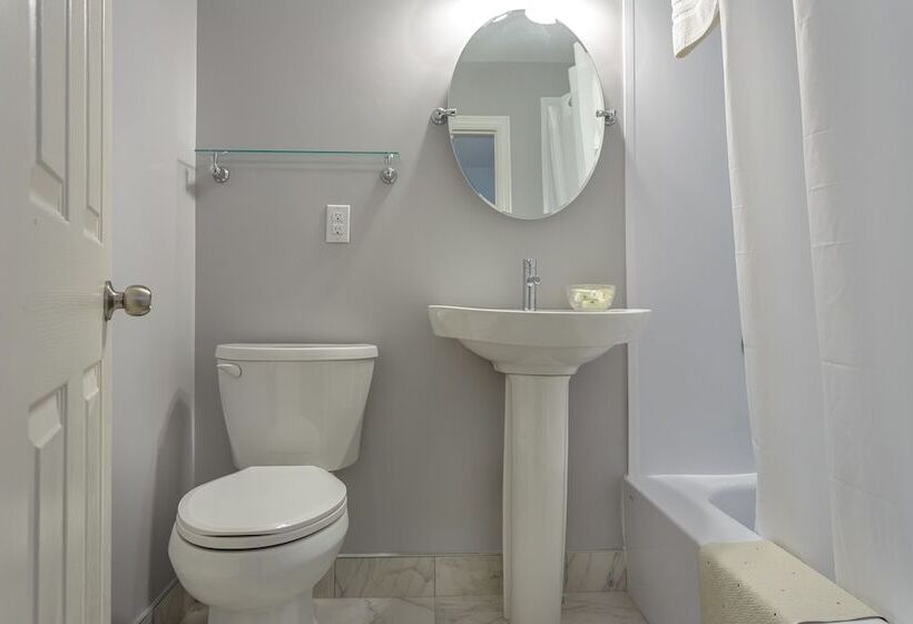 فندق Picton Harbour Inn