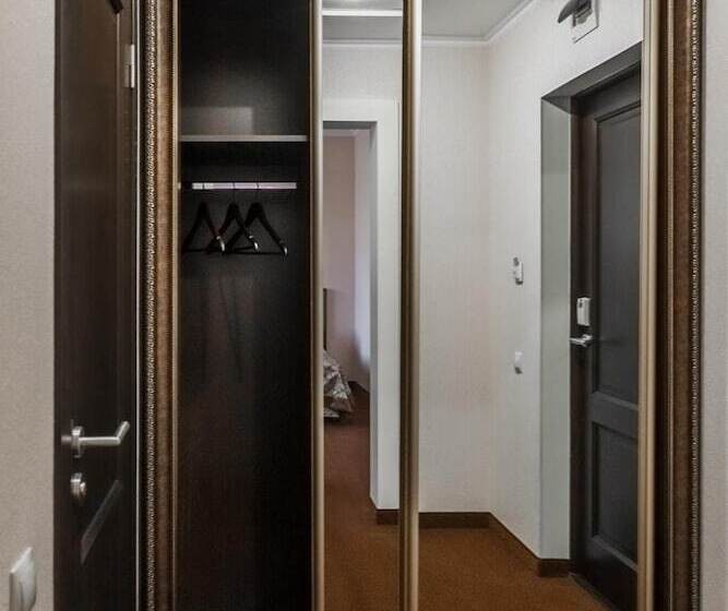 هتل Restaurant Mask