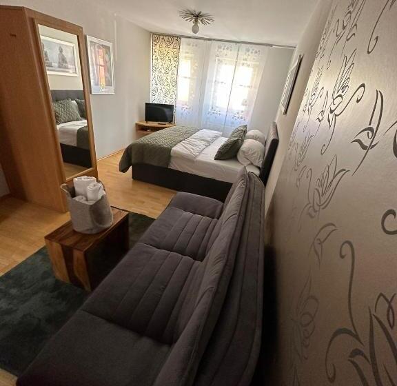 Отель Vinopresso Gmbh Café Römer