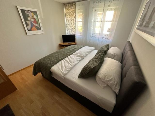 Отель Vinopresso Gmbh Café Römer