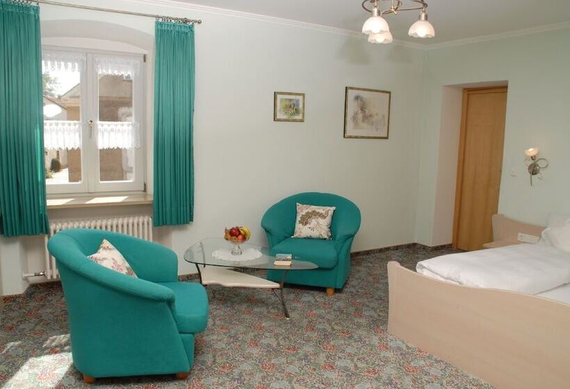 ホテル Zur Krone Gmbh