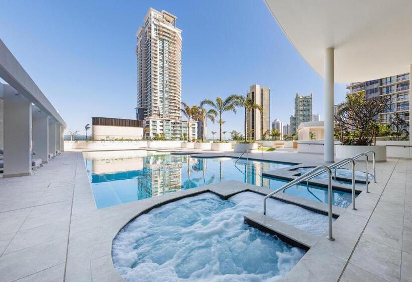 Meriton Suites Surfers Paradise