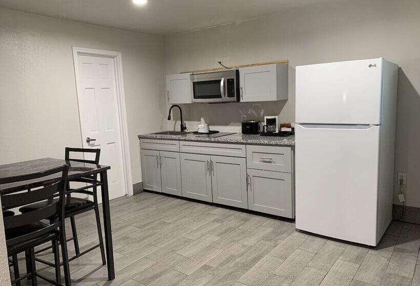 汽车旅馆  Royal Inn