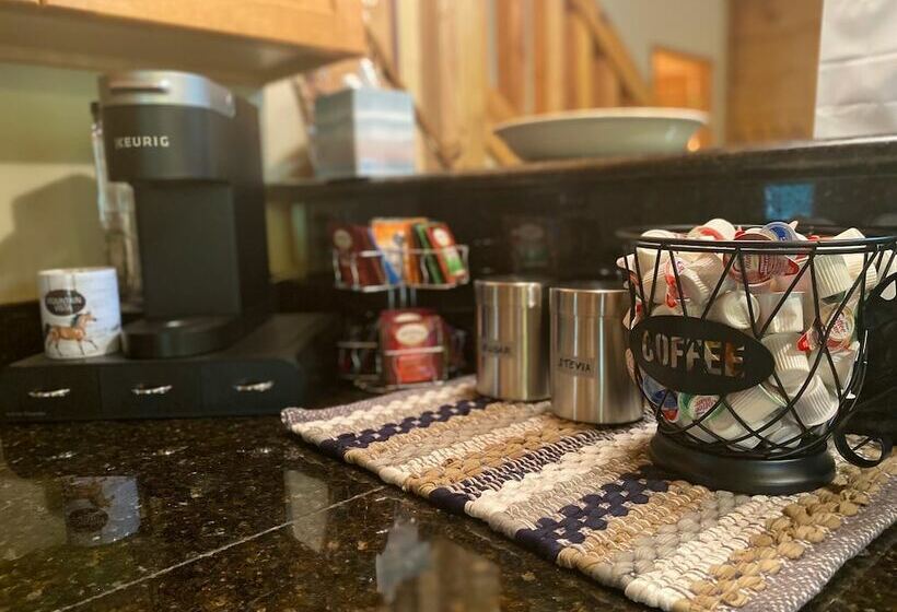 Mountain Vista  Mountain Cabin, Great Decks, Pool Table, Ping Pong Table, & Foosball By Redawning