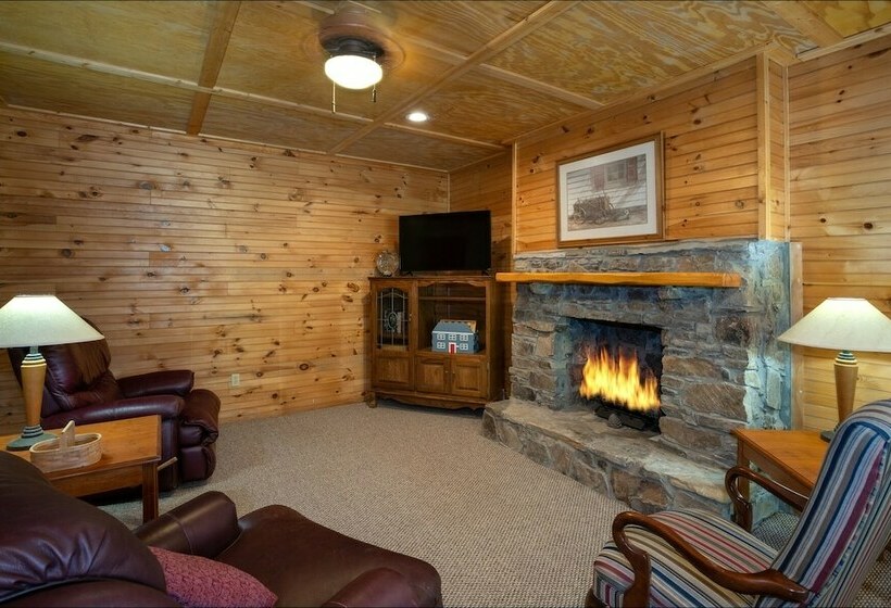 Mountain Vista  Mountain Cabin, Great Decks, Pool Table, Ping Pong Table, & Foosball By Redawning