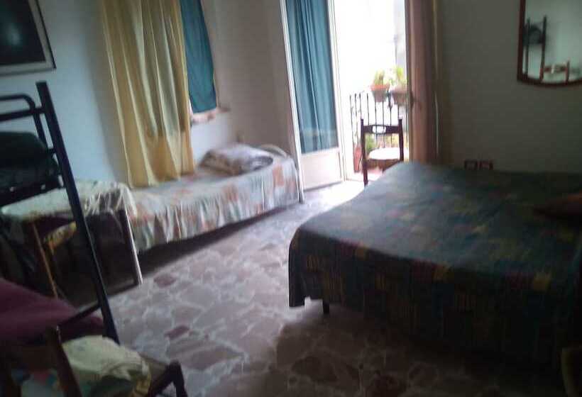 ペンション Room In Guest Room   Large Room For Five People