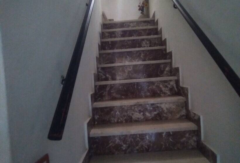 ペンション Room In Guest Room   Large Room For Five People