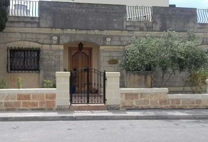 پانسیون Room In Guest Room   Merzuq House   Deluxe Double Room With Shower