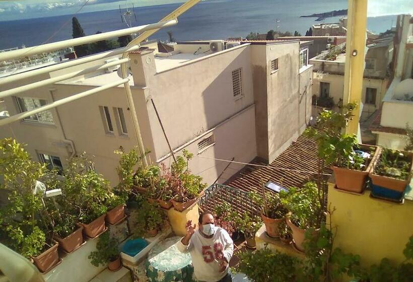 Пансион Room In Guest Room Single Room With Shared Bathroom