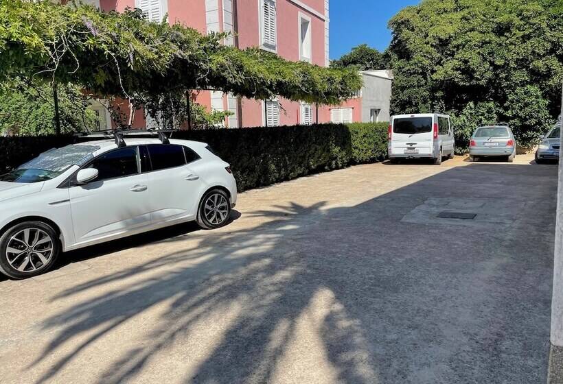 بنسيون Room In House   S4   Double Room In The Centre Of Jelsa With Private Bathroom Next Door