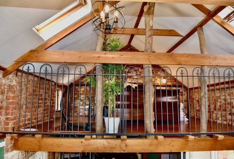 2 Bed 18th Century Barn   Sleeps 6   Pet Friendly