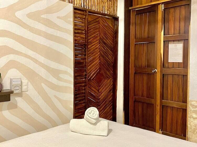 Xcabal Hotel Boutique