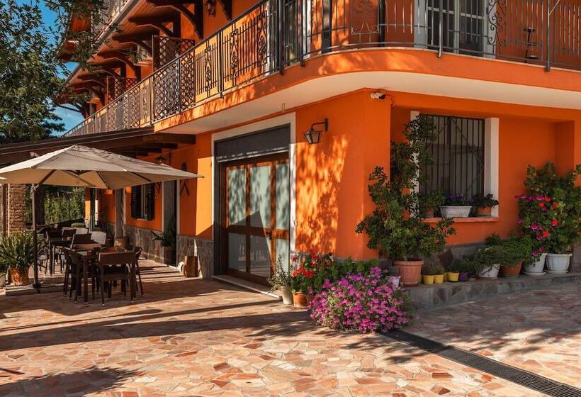 B&b La Mortella With Pool