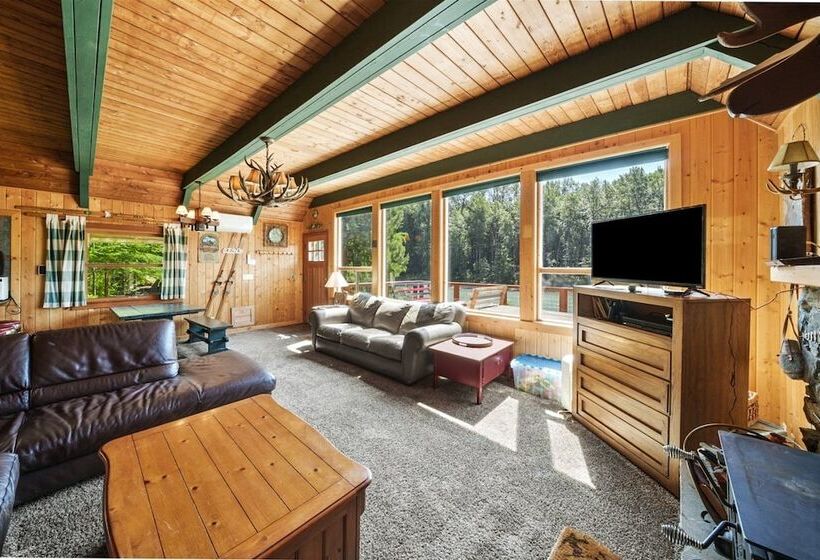 Cowlitz River Cabin