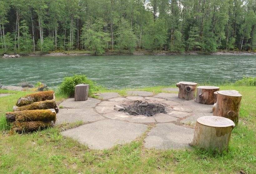Cowlitz River Cabin