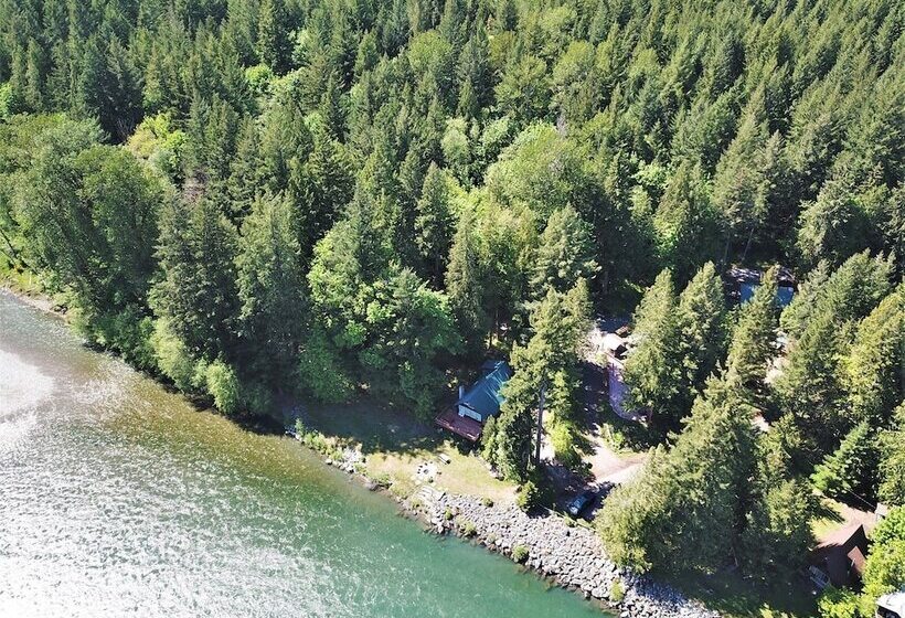 Cowlitz River Cabin