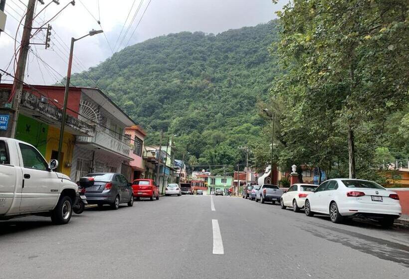 בית מלון כפרי Alameda