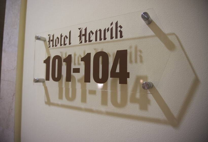 هتل Henrik