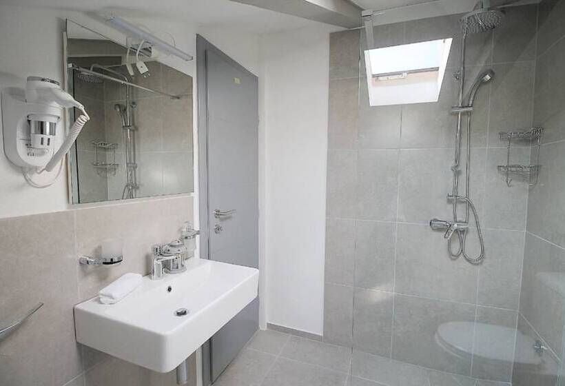 بنسيون Alessio Premium Rooms Quadruple No 7