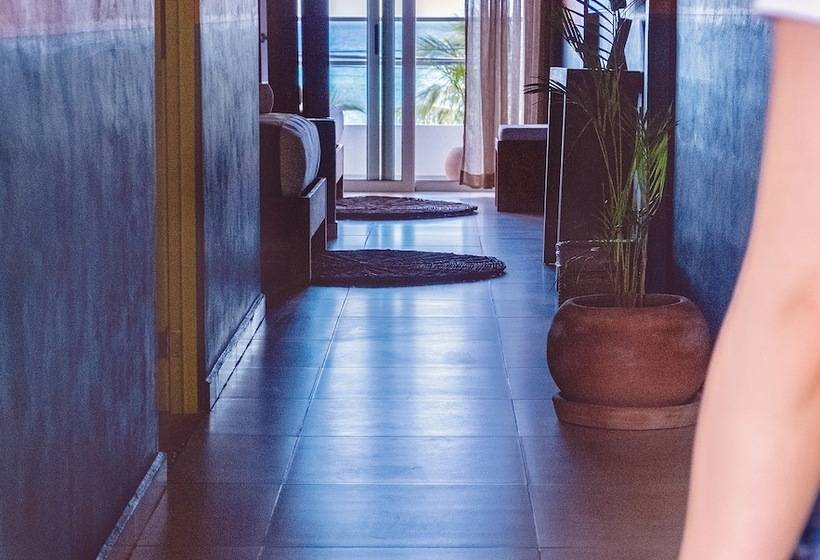 ホテル Albatros By Bedsfriends