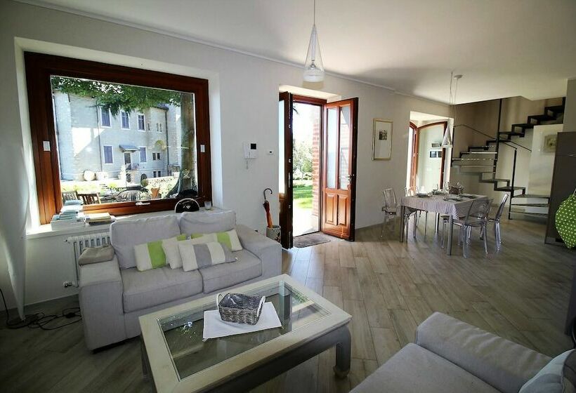 בית מלון כפרי Cottage Alpino Immerso Nel Bosco