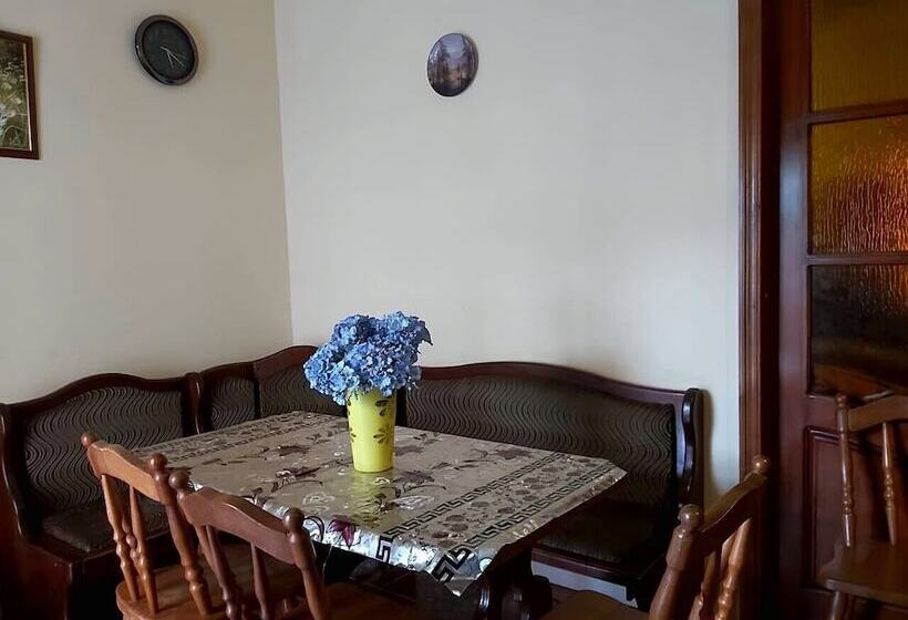 هتل Domik Ahmatovoy