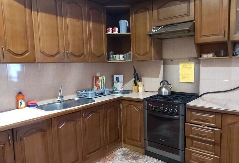 هتل Domik Ahmatovoy