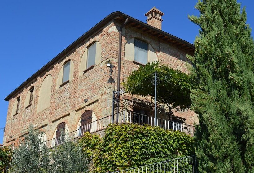 هتل Holidays In Apartment With Swimming Pool In Tuscany Siena