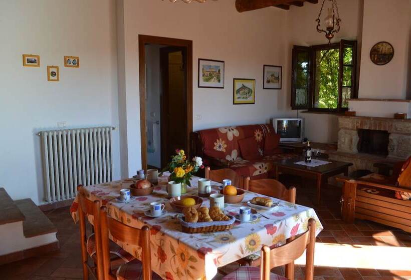 هتل Holidays In Apartment With Swimming Pool In Tuscany Siena