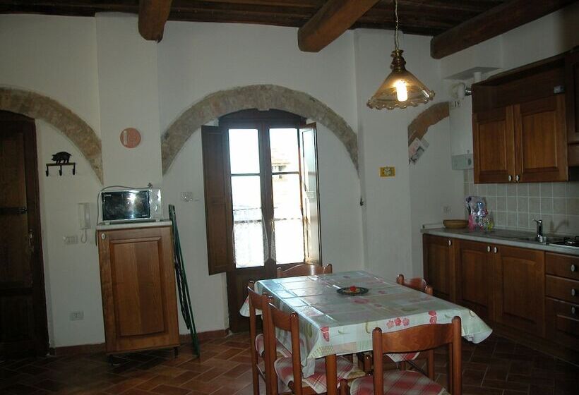 هتل Holidays In Apartment With Swimming Pool In Tuscany Siena