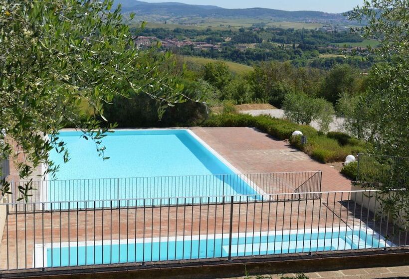 هتل Holidays In Apartment With Swimming Pool In Tuscany Siena