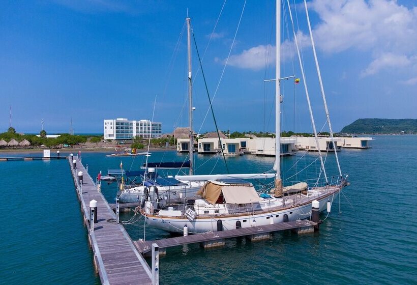 هتل Marina Puerto Velero