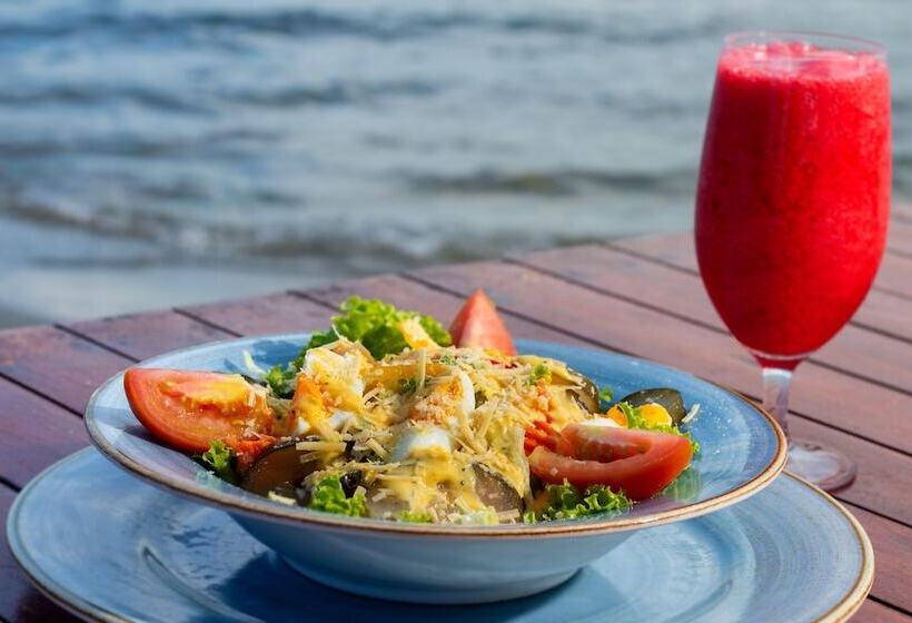 هتل Marina Puerto Velero