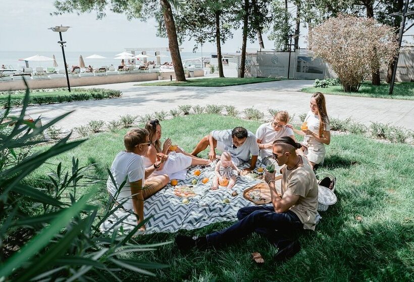 Luchezarniy Resort